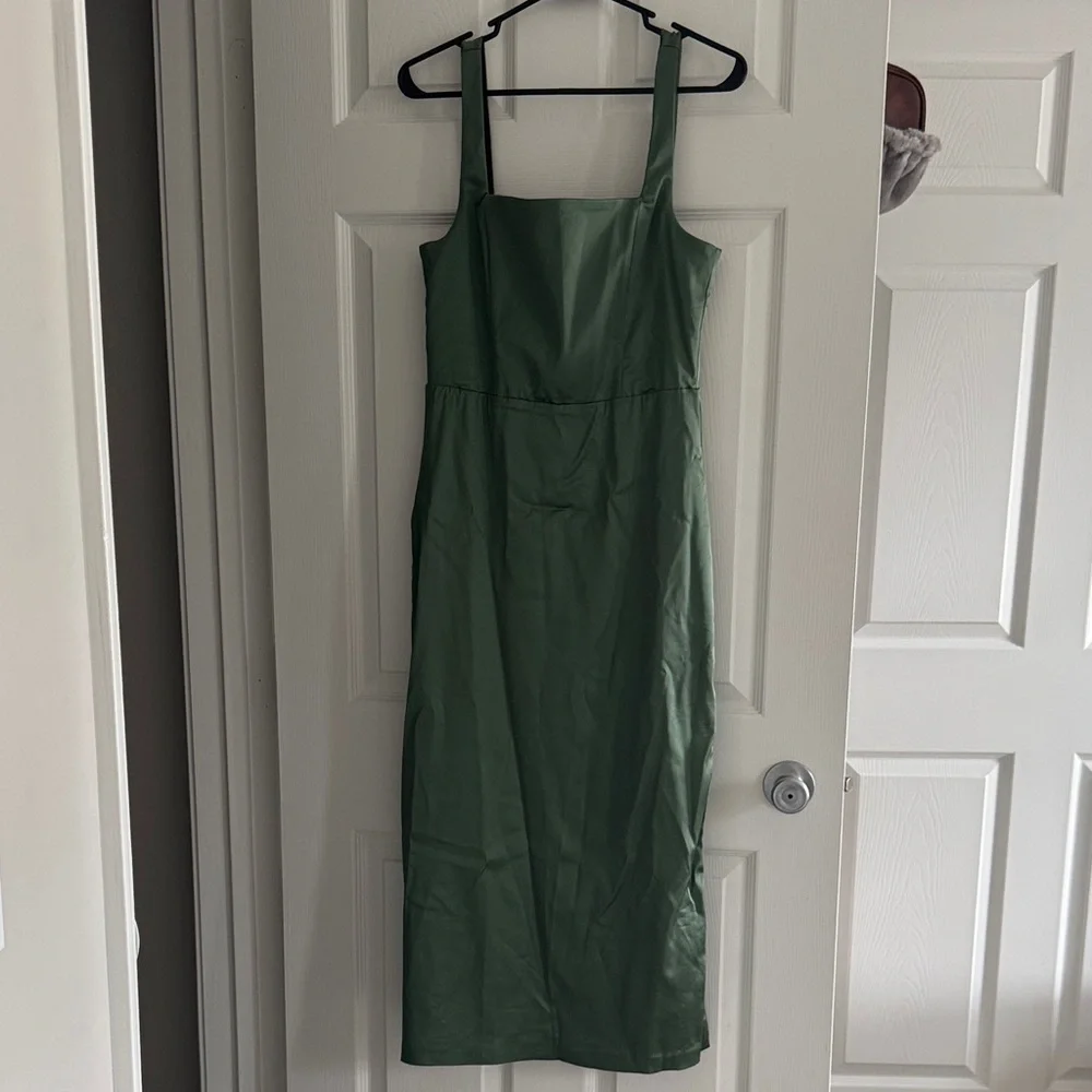 Abercrombie & Fitch Green Midi Dress - Picture 1 of 4